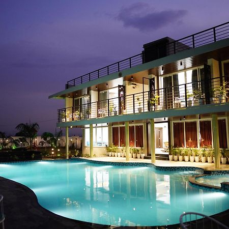 Fun O Farm Luxury Farm Villa إندور المظهر الخارجي الصورة