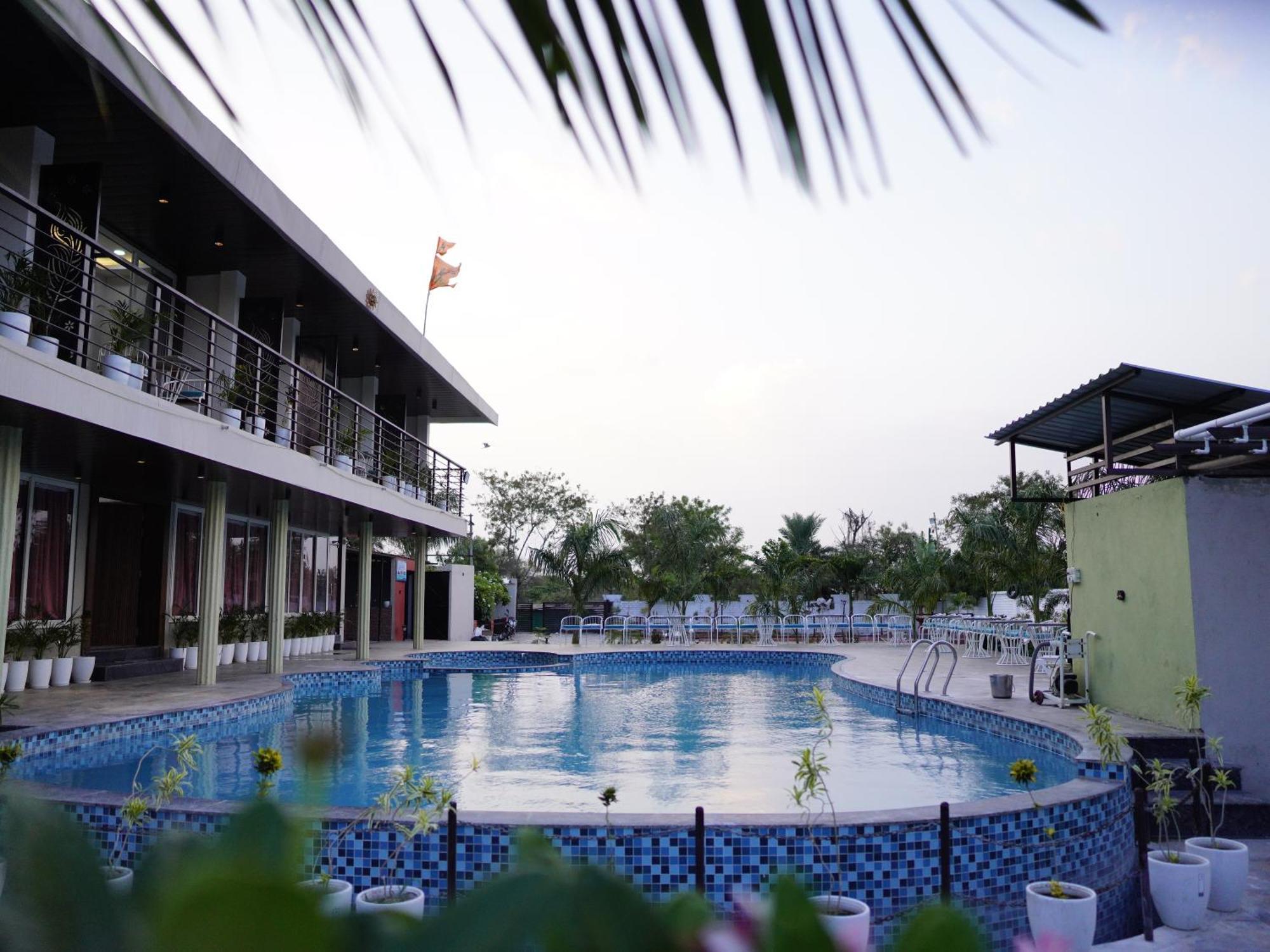 Fun O Farm Luxury Farm Villa إندور المظهر الخارجي الصورة