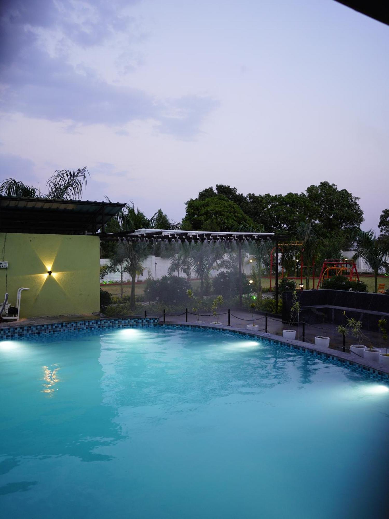 Fun O Farm Luxury Farm Villa إندور المظهر الخارجي الصورة