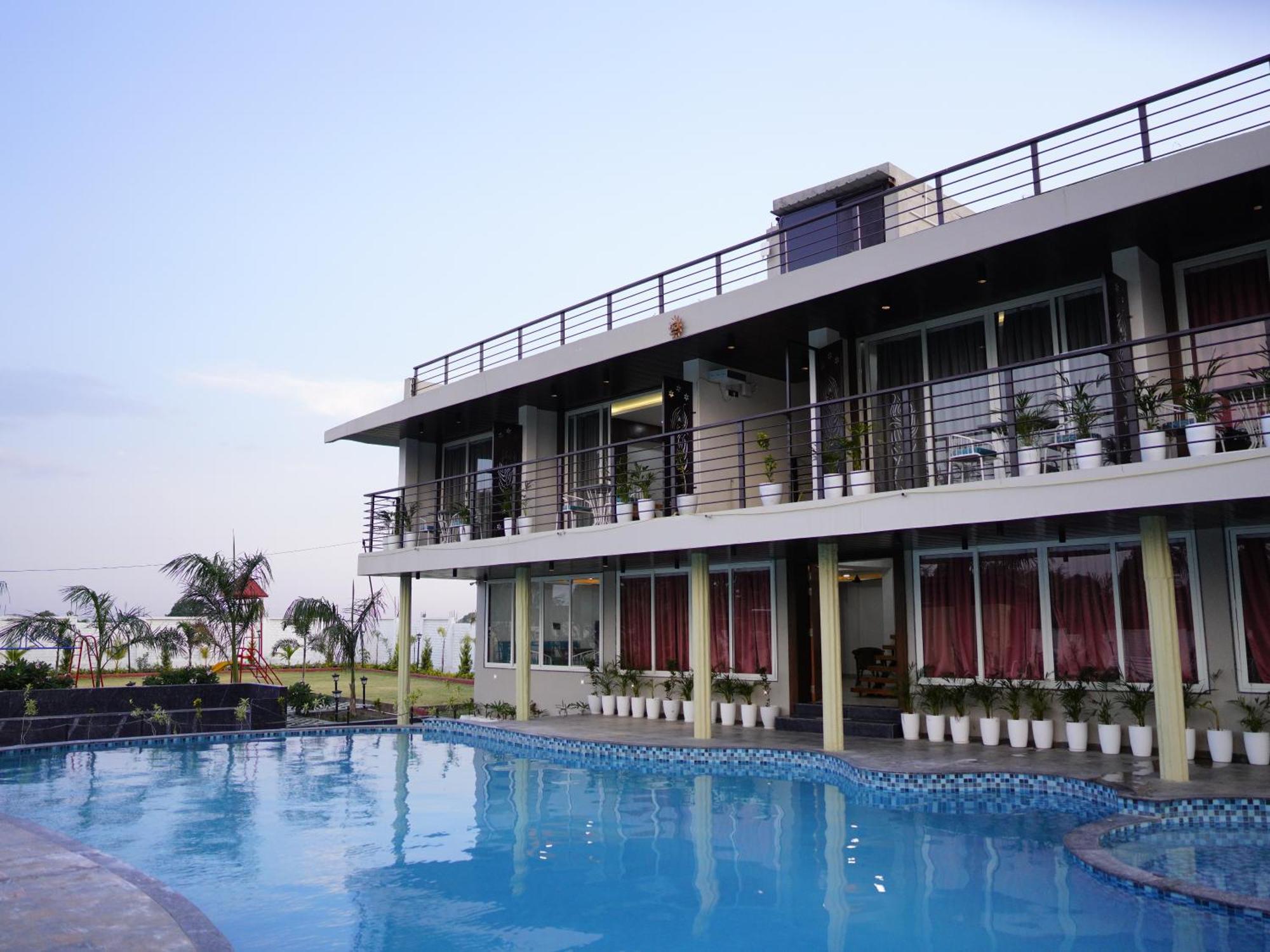 Fun O Farm Luxury Farm Villa إندور المظهر الخارجي الصورة